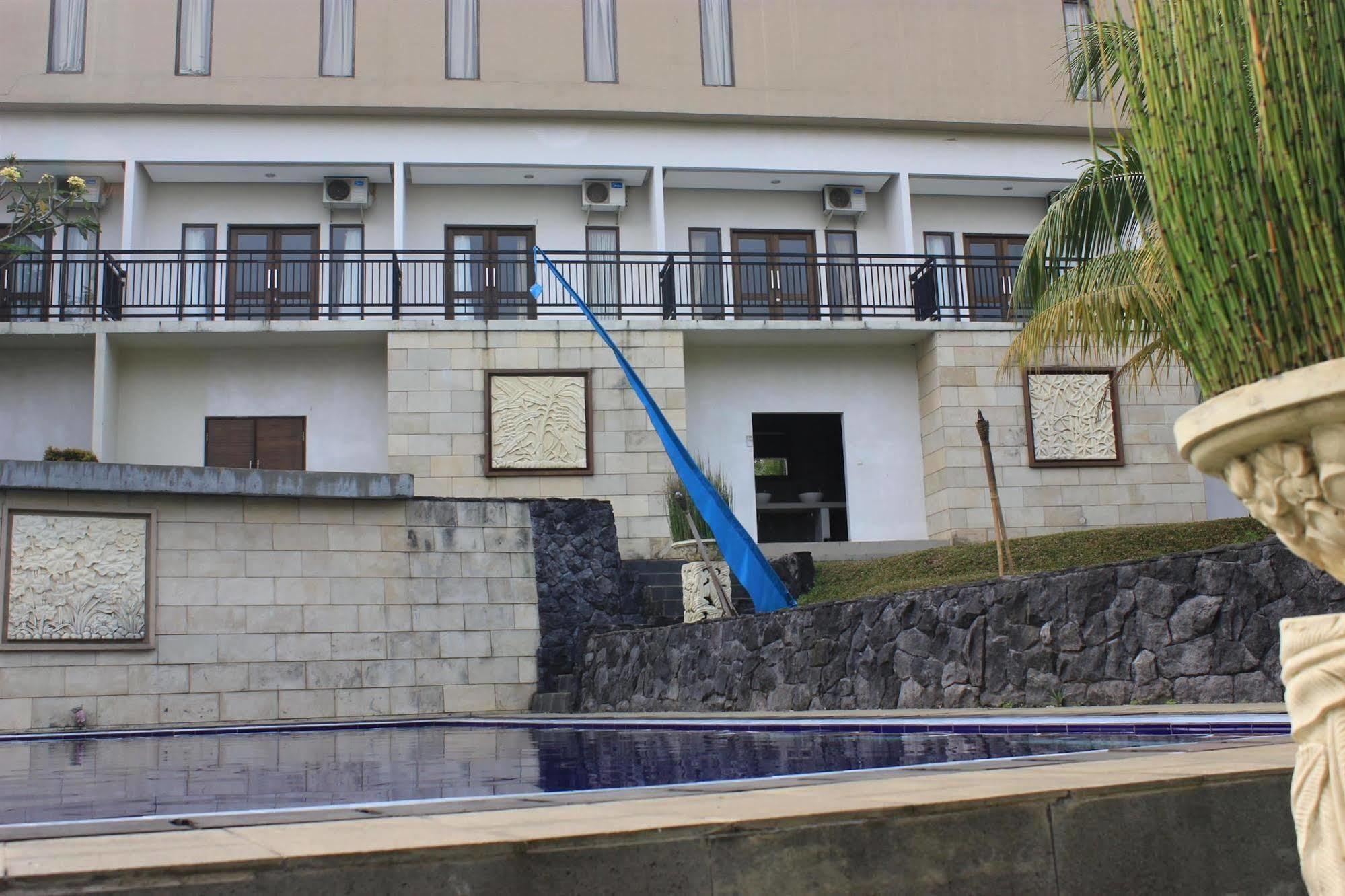 Hotel Bumi Cikeas Sentul Bogor Zewnętrze zdjęcie