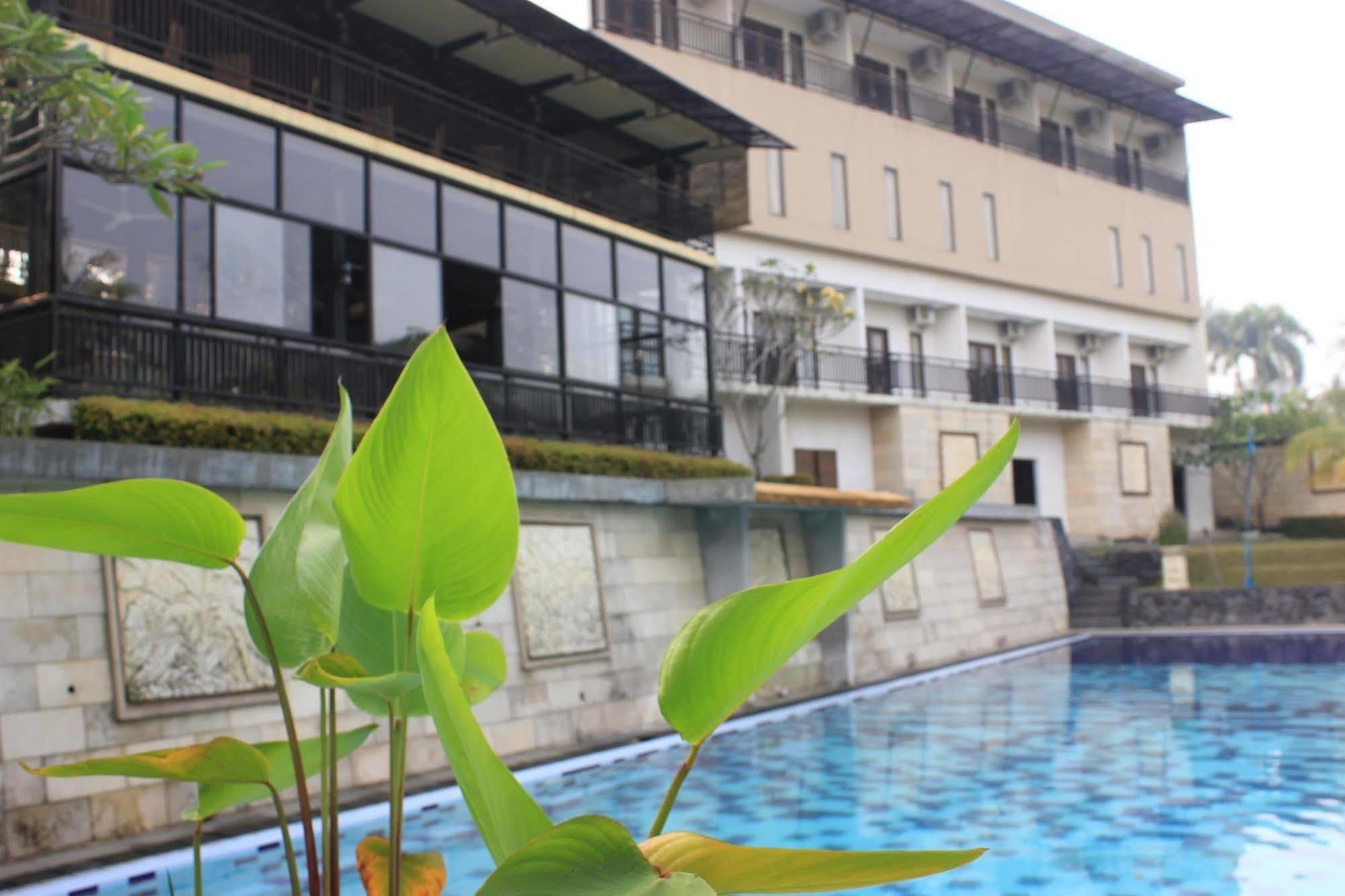 Hotel Bumi Cikeas Sentul Bogor Zewnętrze zdjęcie
