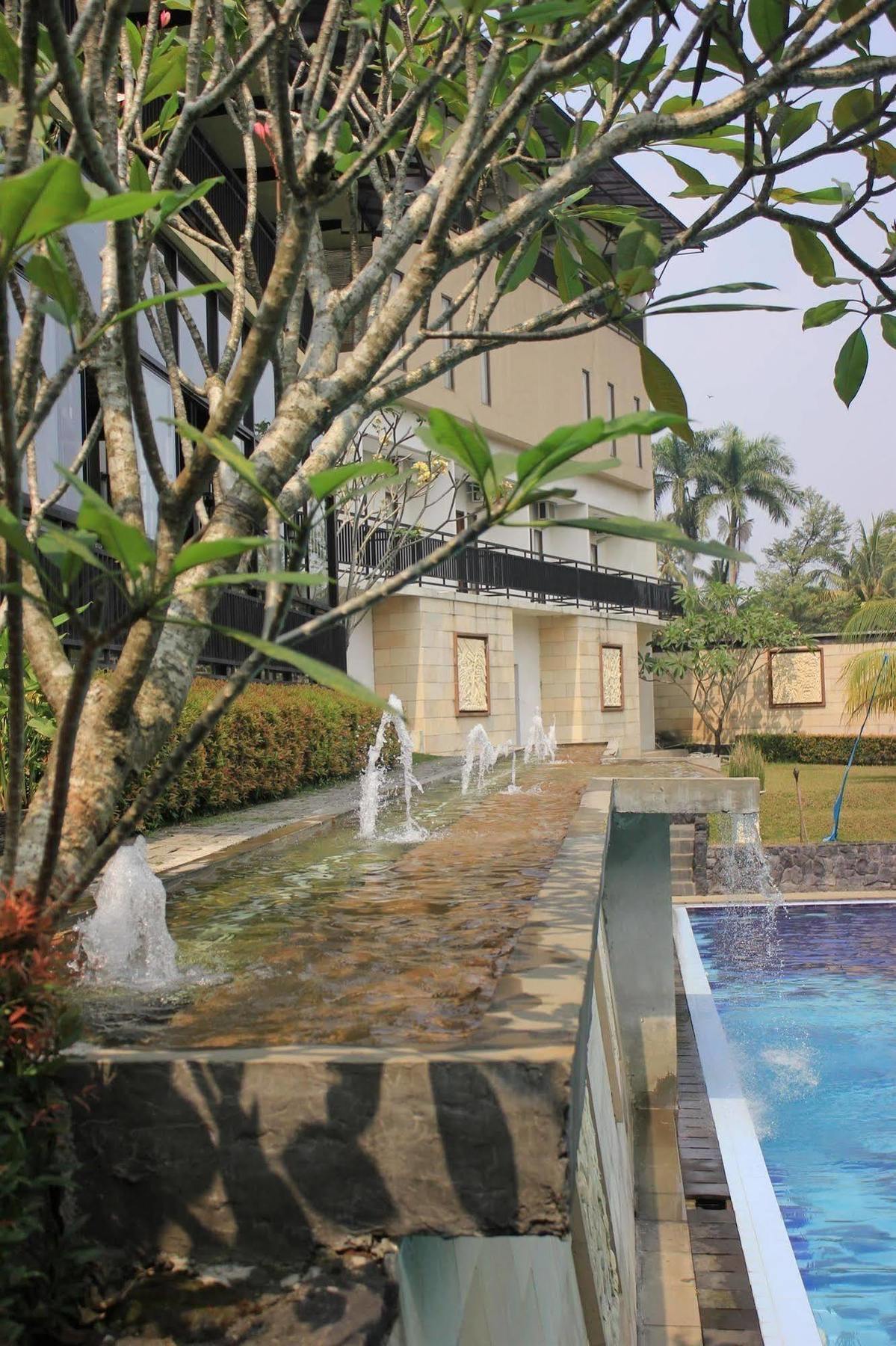 Hotel Bumi Cikeas Sentul Bogor Zewnętrze zdjęcie