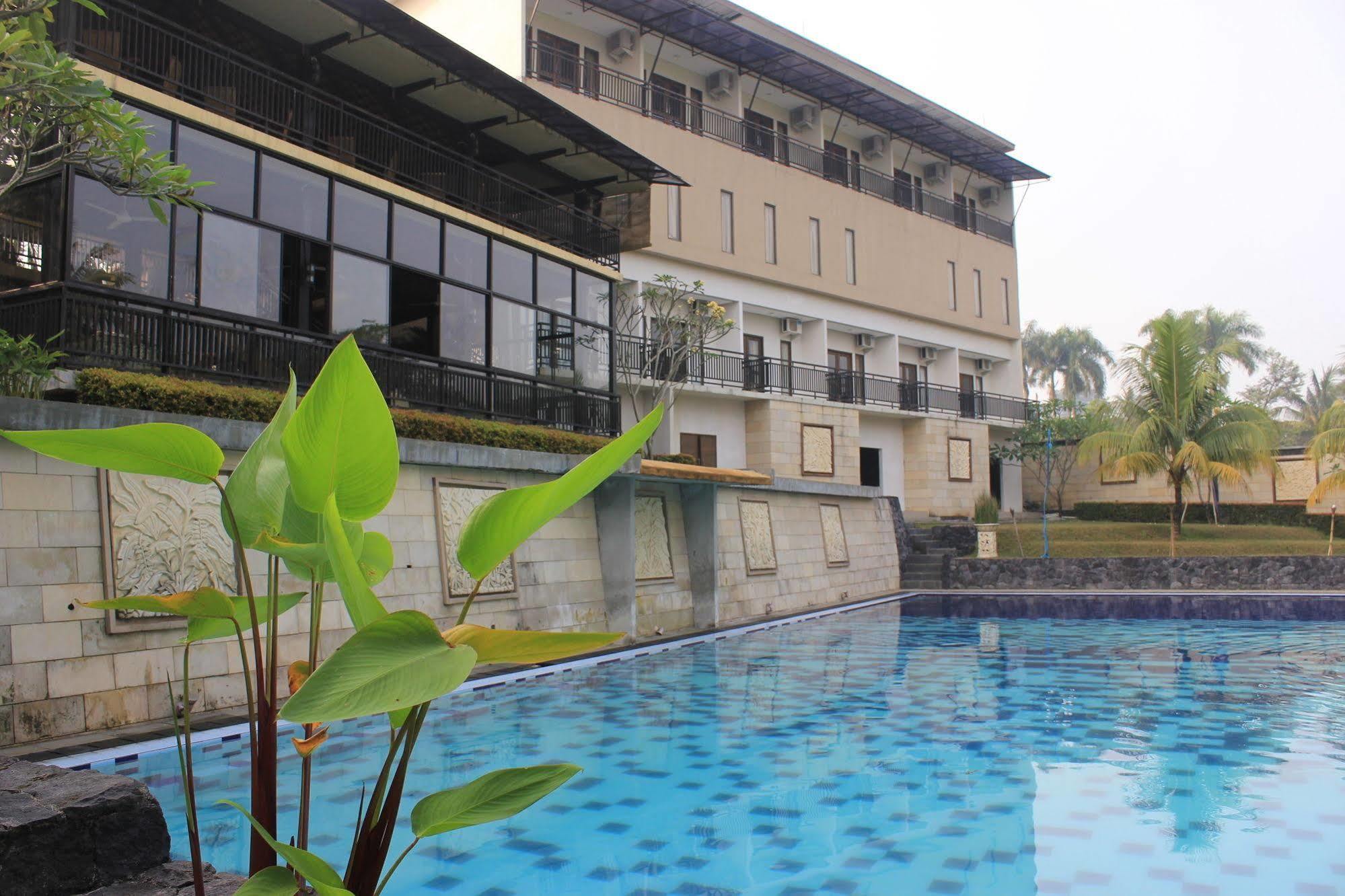 Hotel Bumi Cikeas Sentul Bogor Zewnętrze zdjęcie