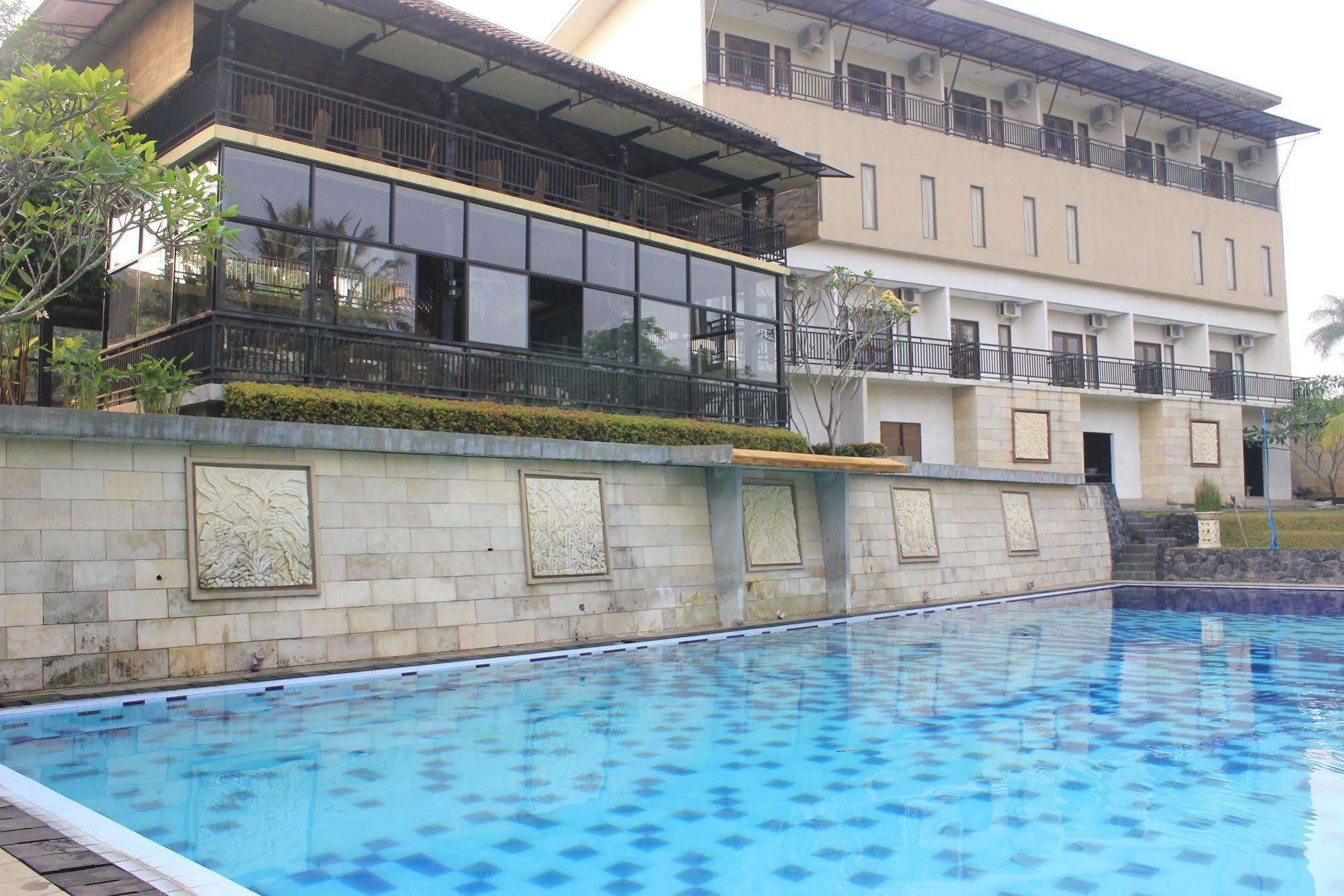 Hotel Bumi Cikeas Sentul Bogor Zewnętrze zdjęcie