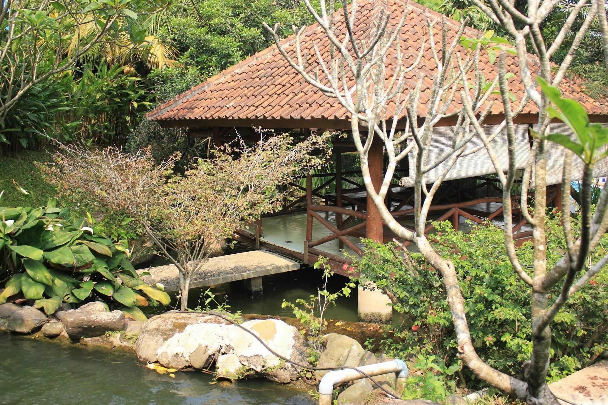 Hotel Bumi Cikeas Sentul Bogor Zewnętrze zdjęcie
